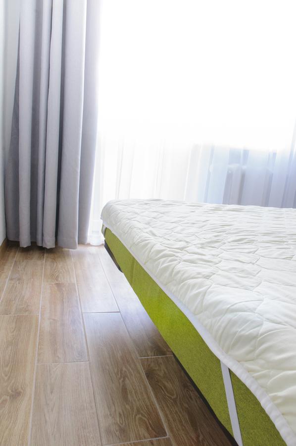 Scandinavian Poltava Apartments With 2 Rooms, 3 Beds 1 Sofa Екстер'єр фото